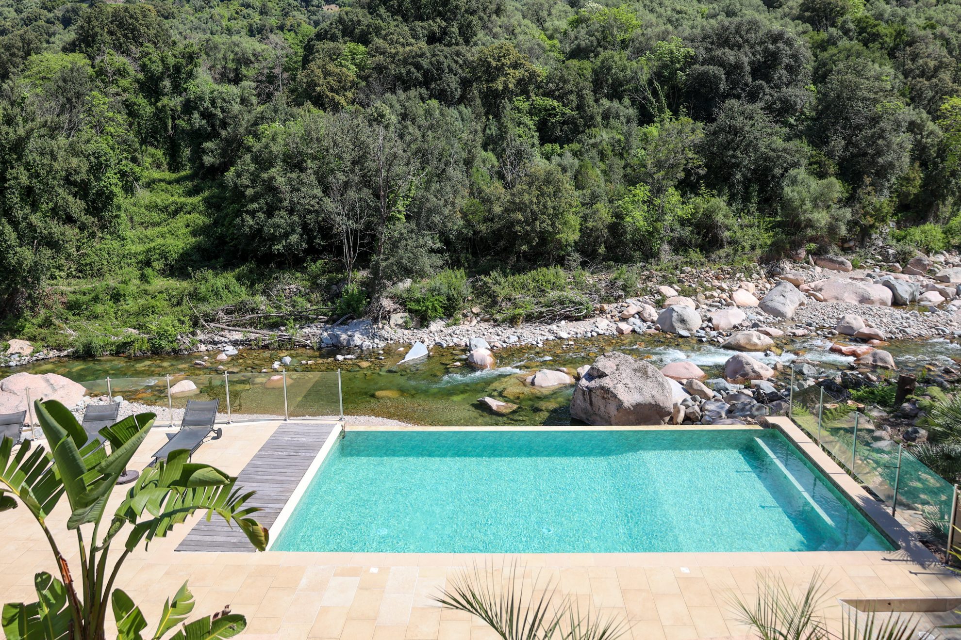piscine à débordement casa del torrente ota corse